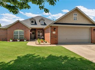 527 N Country Farm Rd, Fayetteville, AR 72704