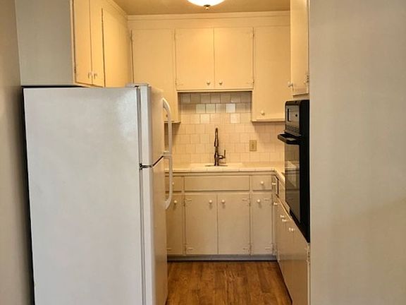 4th image of 130 Towne Ter Unit 2