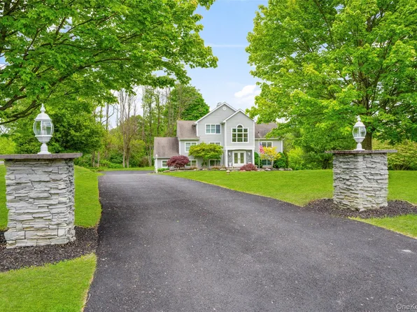 40 Burts Path, Hopewell Junction, NY 12533