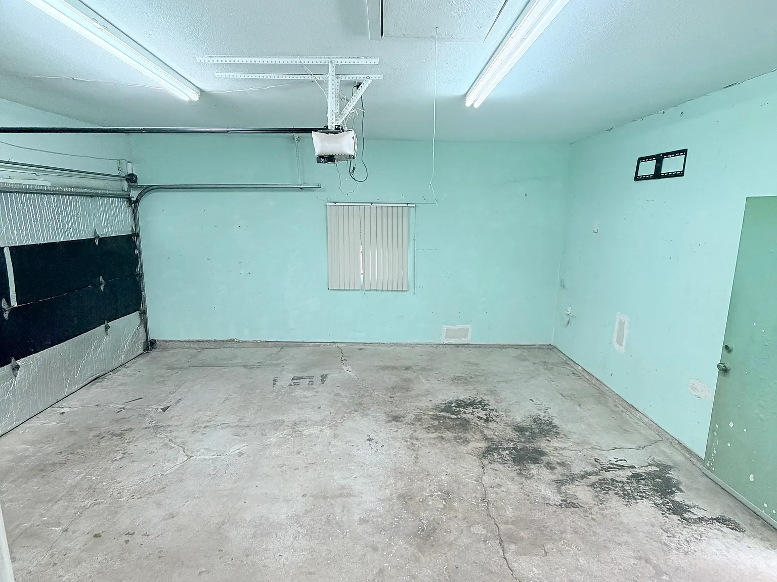 3 bed, 990 sqft, $2,500 — Photo 2