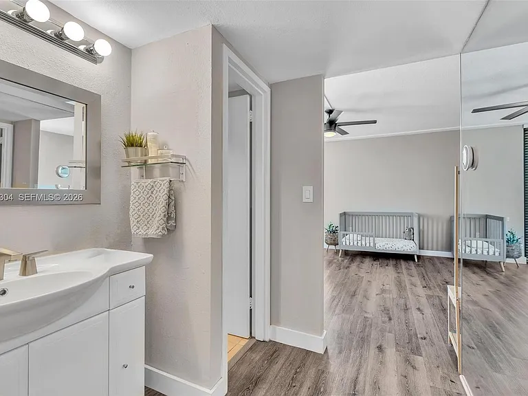 3375 N Country Club Dr #905 — Photo 20