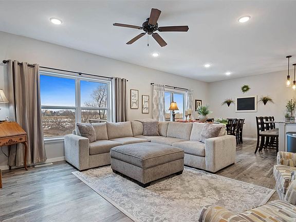 3rd image of 1245 Daisy Cir