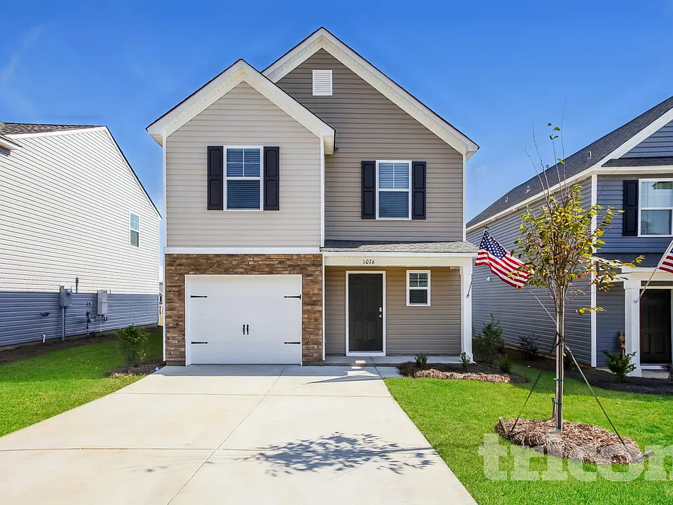 1076 Crescent Moon Loop Rd