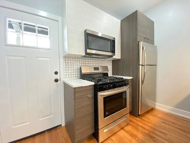 2731 W Lexington St #1R — Photo 4