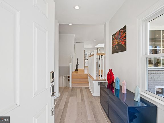 5th image of 8416 Westmont Ter