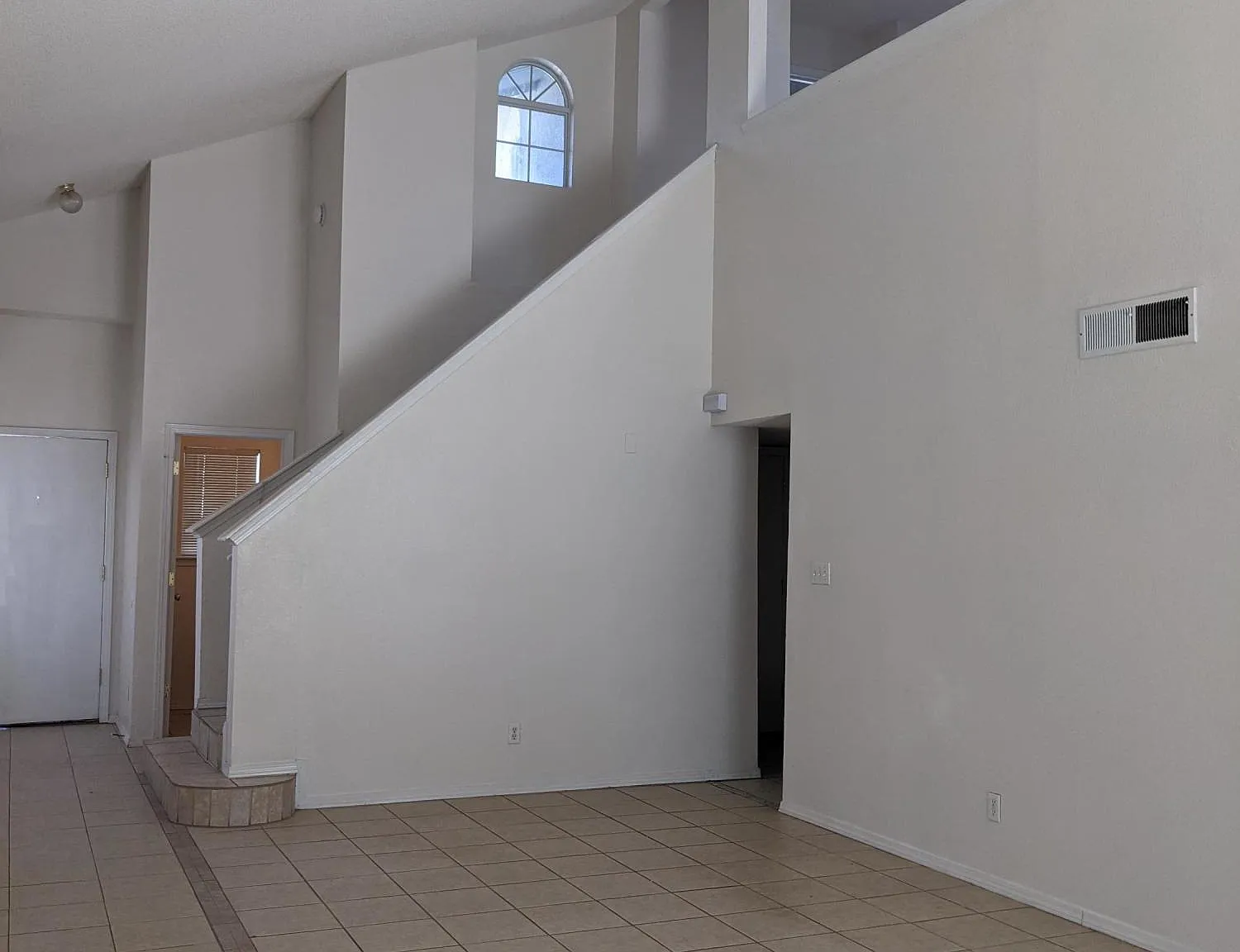 3 bed, 2.5 bath, 1579 sqft, $1,600 — Photo 3