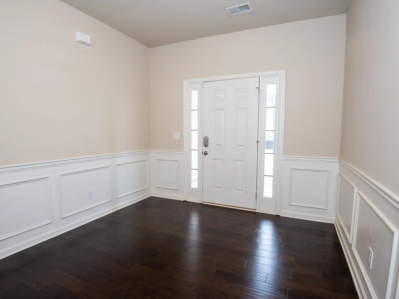 4 bed, 2.5 bath, 2079 sqft, $2,500 — Photo 4