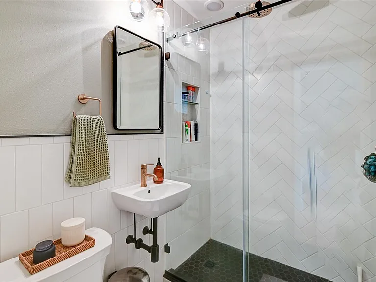 401 Presidential Ln #3 — Photo 14