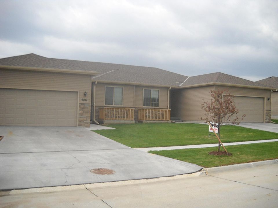 1st image of 839 Palmetto Ln