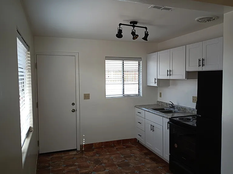 930 N 7th Ave #B — Photo 20