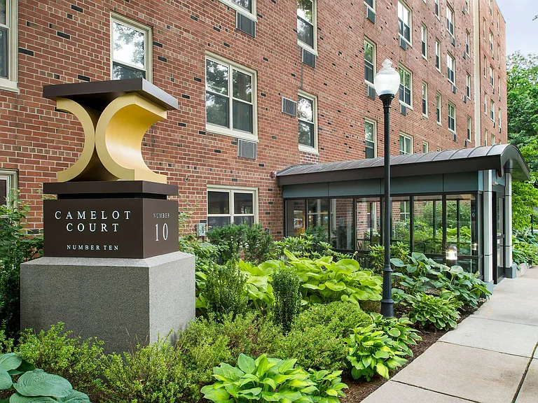 Camelot Court — Photo 17
