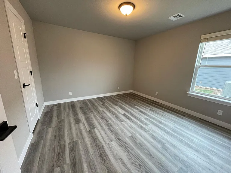 7313 S Walnut Ave — Photo 5
