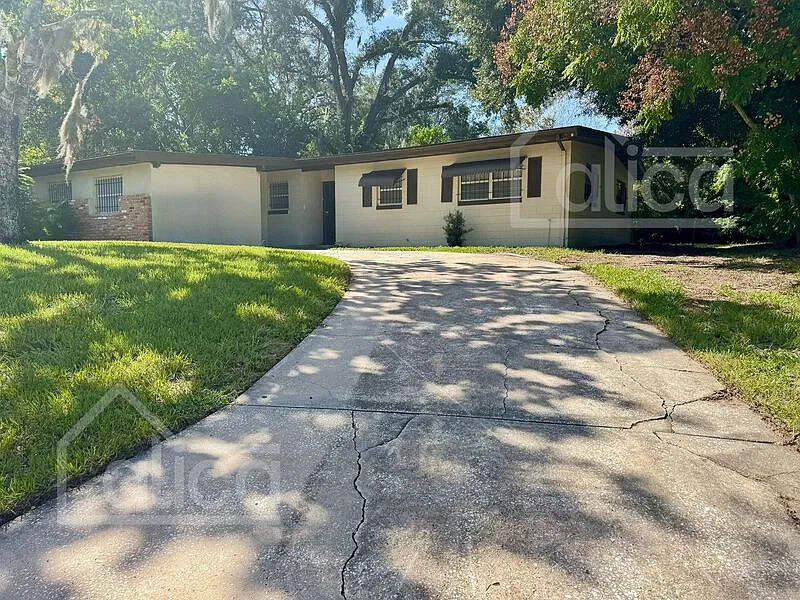 6132 Oakcrest Cir