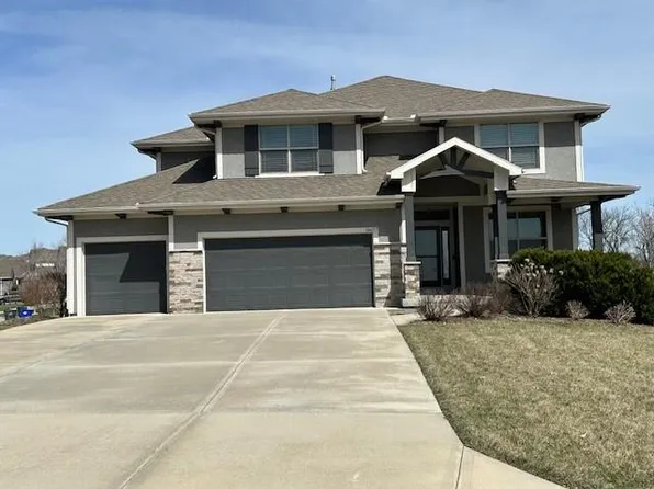 16657 S Chalet Dr, Olathe, KS 66062