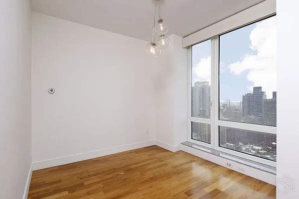 Rented by Halstead Real Estate | media 28