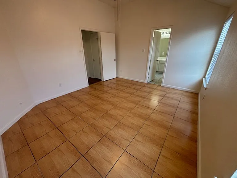 1008 Rock Springs Dr — Photo 24