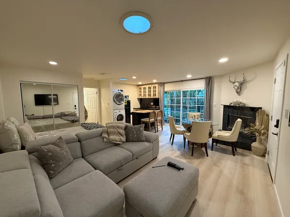 5242 Alhama Dr, Woodland Hills, CA 91364