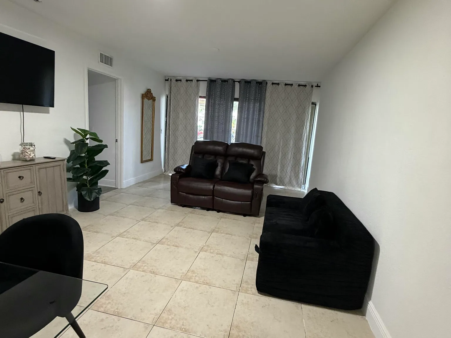 2 bed, 2.0 bath, 916 sqft, $2,200 — Photo 2