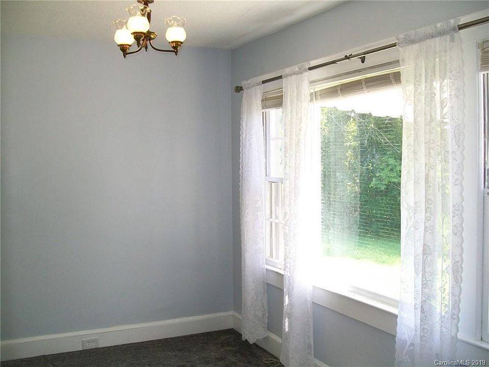 2nd image of 3633 Rainey Ave
