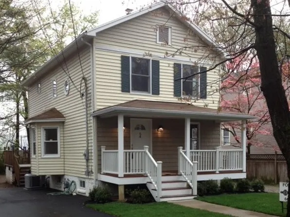 54 Riverside Dr, Hillsdale, NJ 07642