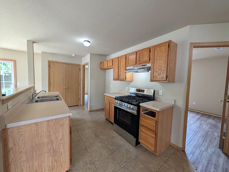 605 Cedar Brook Ct — Photo 5
