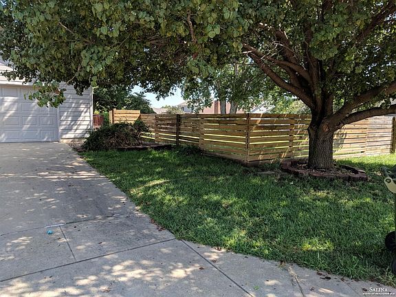 3rd image of 143 S Bradley Dr