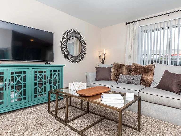 Royal Wildewood Manor Apartments — Photo 27