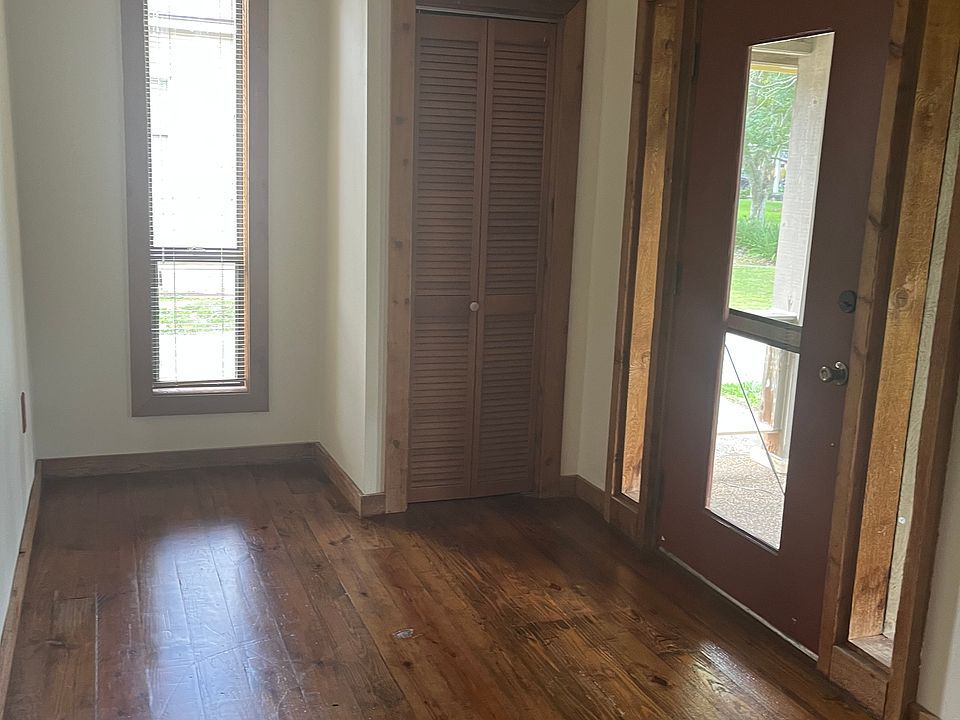 1st image of 607 Easton Dr