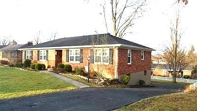 3rd image of 922 Crosshill Dr
