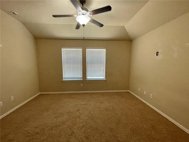 1807 Harvest Bend Ln — Photo 14
