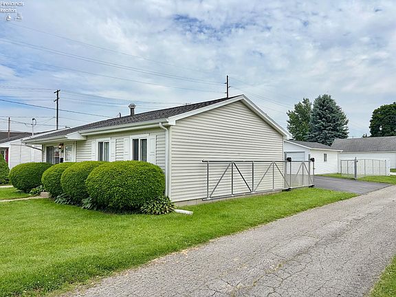 3rd image of 420 Moore Ave