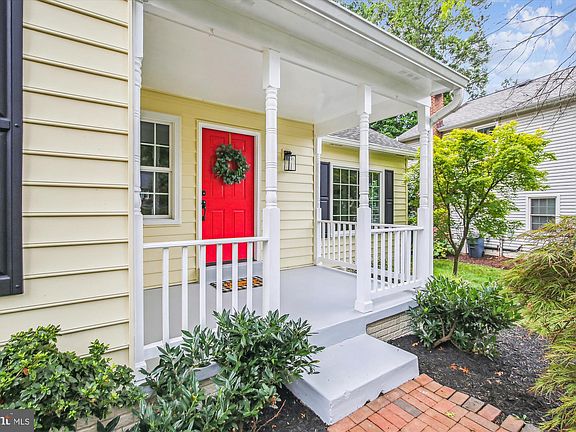3rd image of 6685 Stonebrook Dr