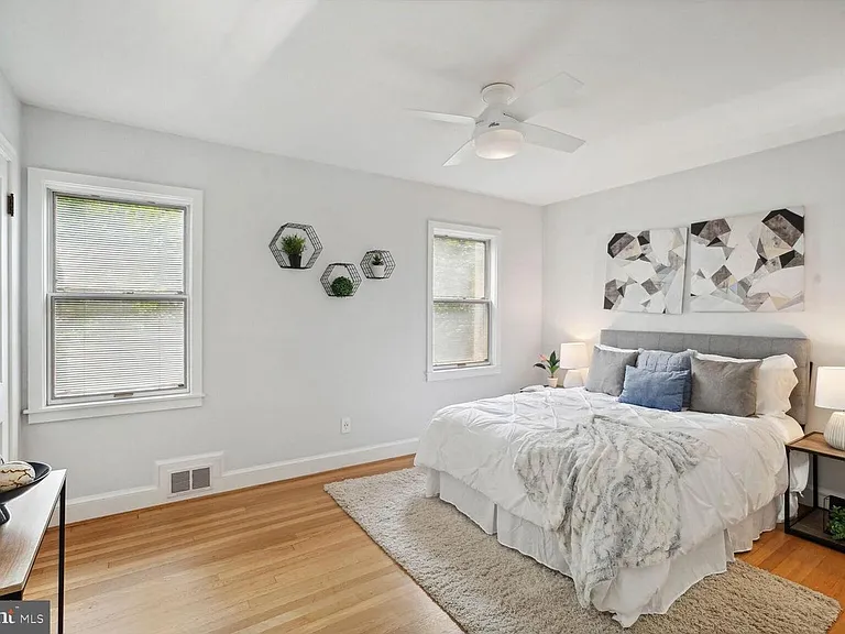2325 Huidekoper Pl NW — Photo 30