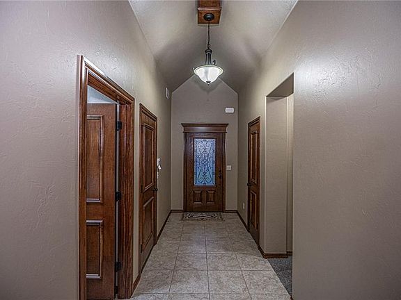 5th image of 19525 Green Meadow Ln