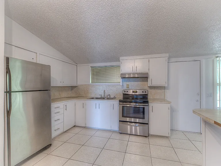 2234 N Main St — Photo 2