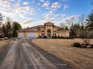 740 Walford Rd, Laurentian Valley, ON K8A 6W5