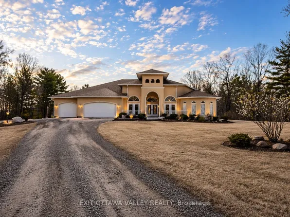 740 Walford Rd, Laurentian Valley, ON K8A 6W5