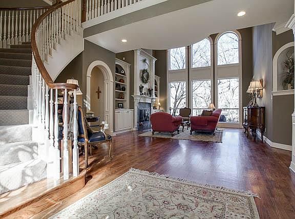 3rd image of 801 Huntington Ct