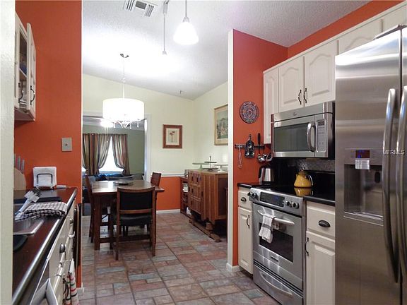 5th image of 405 Wild Fox Dr