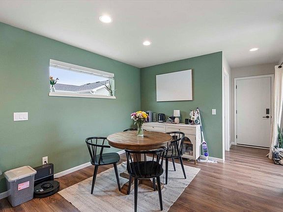 5th image of 1252 Merry Blossom Ln