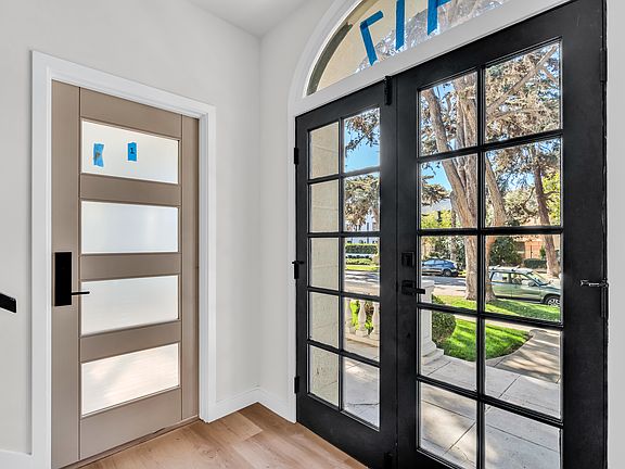 3rd image of 917 Lincoln Blvd #1