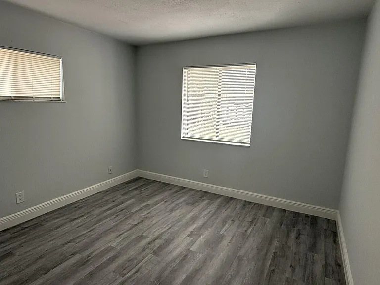 3525 Avenue J #B — Photo 4