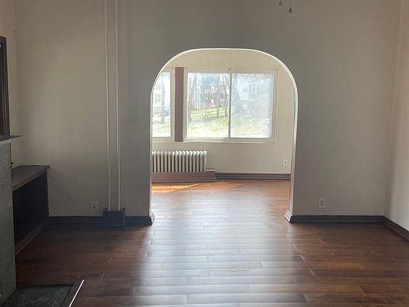 4th image of 217 W 3rd St #1
