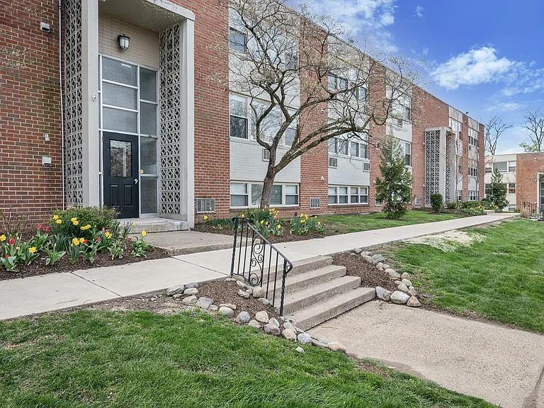 Willow Bend Apartments — Photo 16