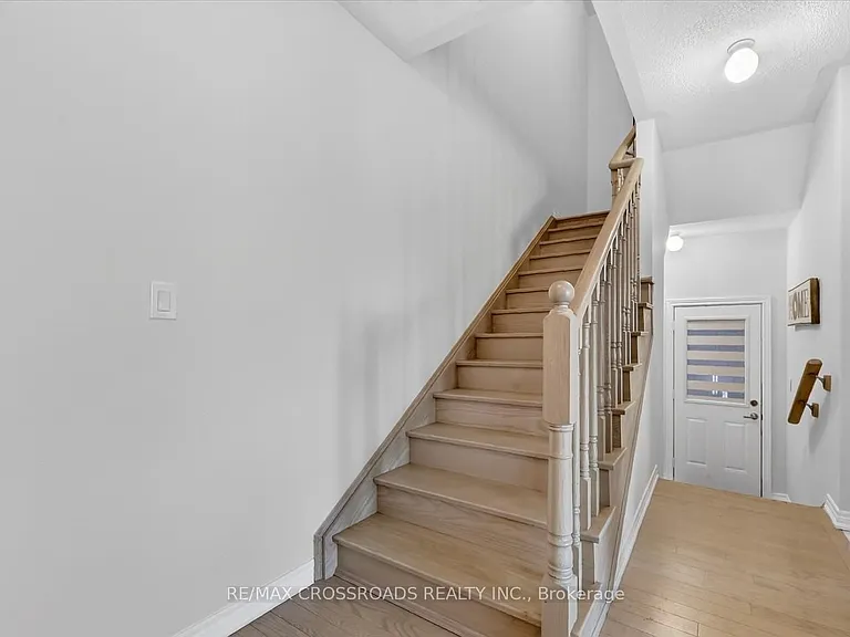 5 Thelma Dr — Photo 6