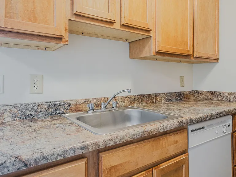 1776 St. Clair Ave — Photo 20