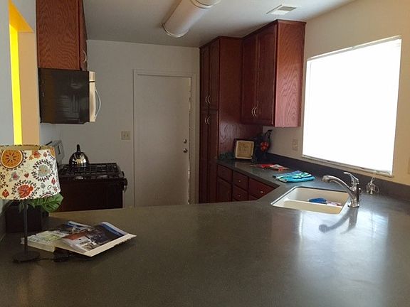 5th image of 621 Huntington Dr
