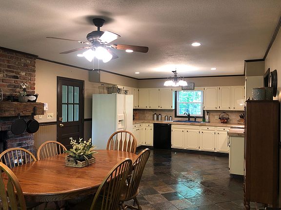 4th image of 144 Sycamore Cir