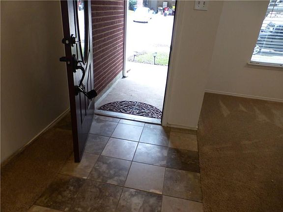 4th image of 1572 Crown View Dr