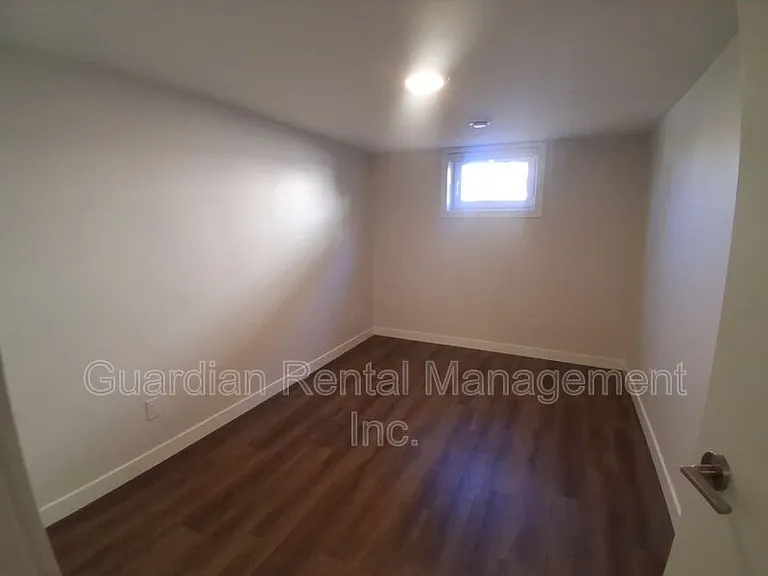 182 Seneca Cres #LOWER — Photo 7